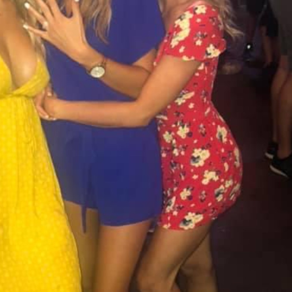 Cute floral romper!